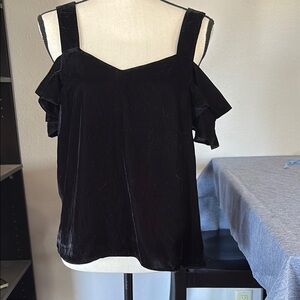 NWT Women’s Topshop Size 8 Black Velvet Ruffle on or off shoulder Velvet Top